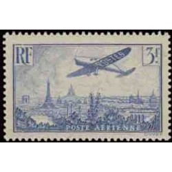 PA n°12 3F. avion survolant Paris